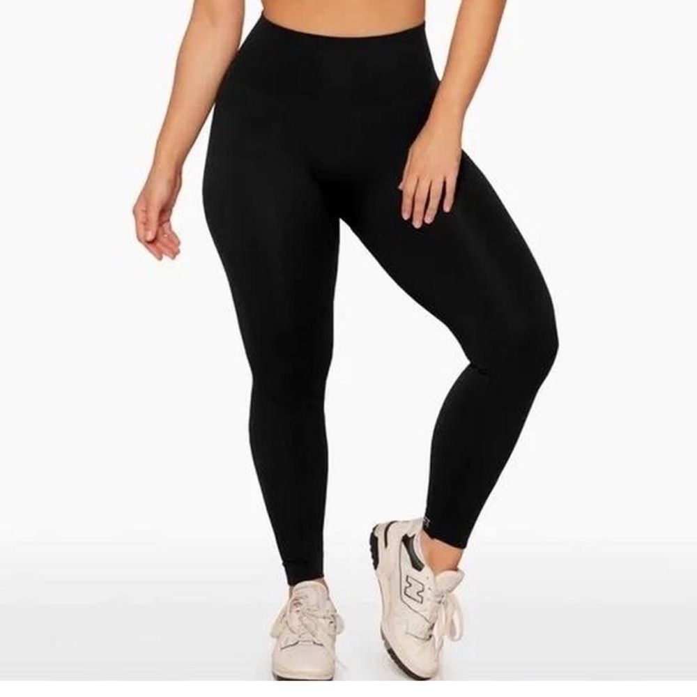 SET Active Black ribbed Set bra and leggings included